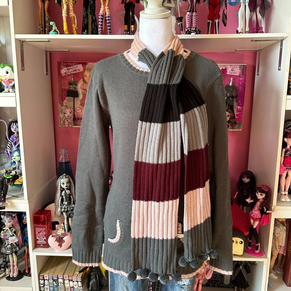 Vintage Y2K Derek Heart Grey Scarf Sweater Pom Pom Set Large